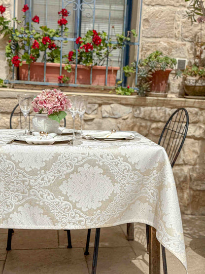 מפת שולחן אוסטריה - עם עיטורי ברוקרד