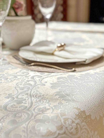 מפת שולחן אוסטריה - עם עיטורי ברוקרד